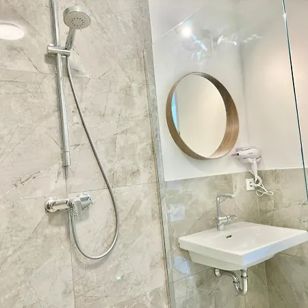 Apartamento Modernes Mit Balkon Naehe Scs *