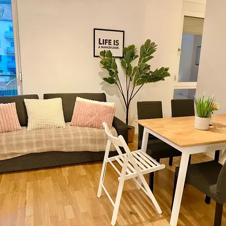 Apartamento Modernes Mit Balkon Naehe Scs *